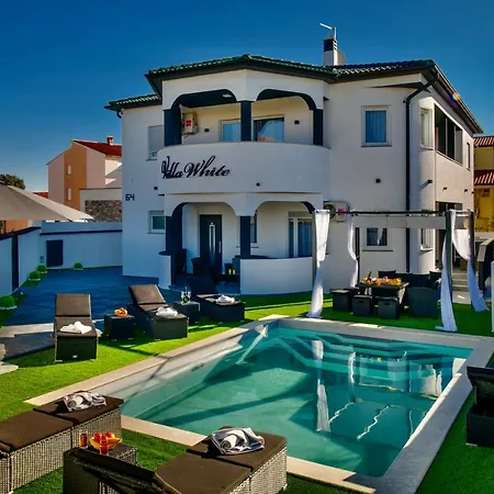 White * Pula